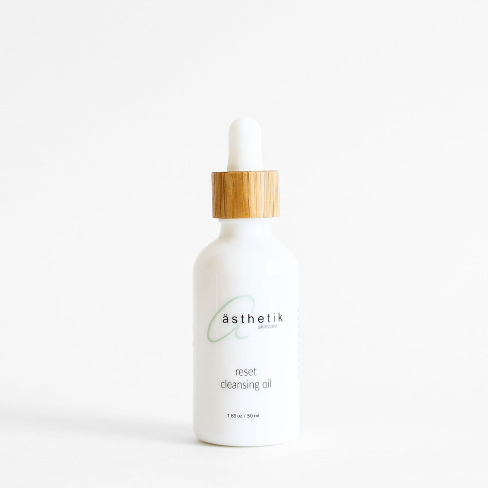 Soothing reset cleansing oil by ästhetik skincare on white background